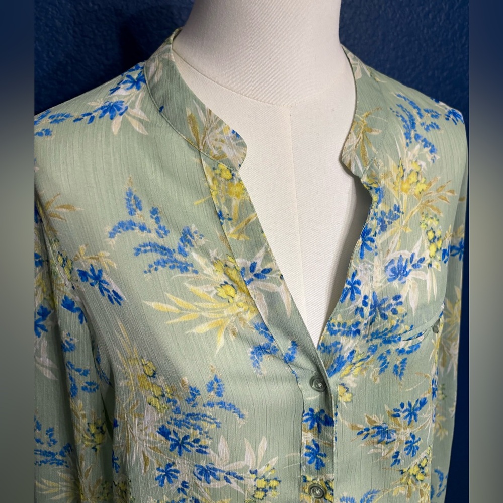 🌼2/$40 🌼KUT from the Kloth NWT Floral Print Chiffon Button-up, Long-sleeve - Picture 9 of 16